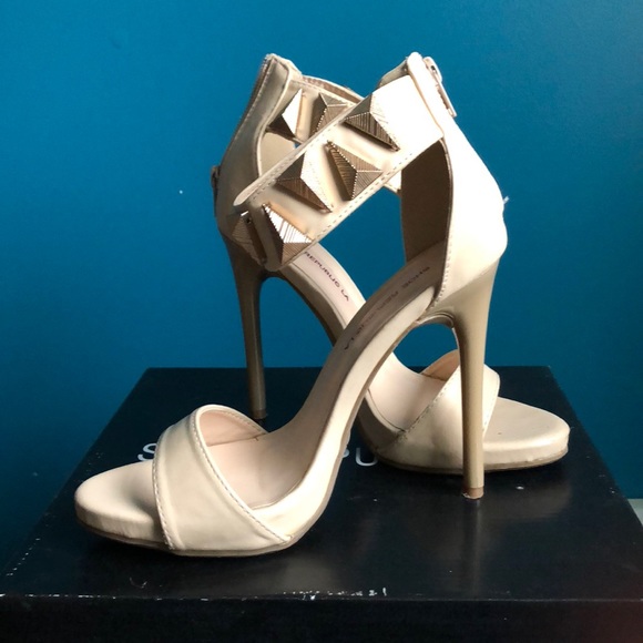 Shoe republic LA nude pyramid heels. Size 6. - Picture 3 of 6
